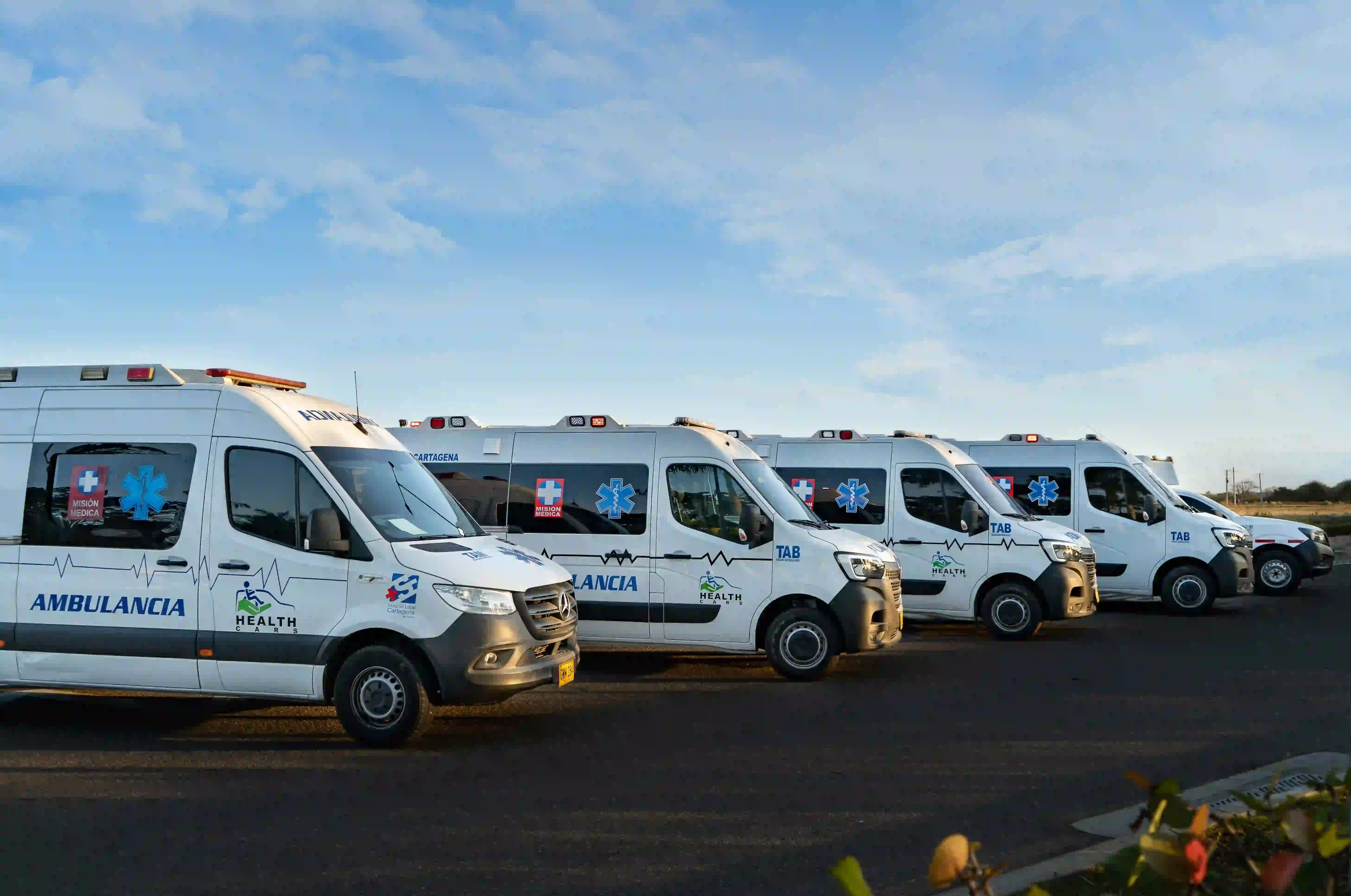 Equipo médico de HEALTH CARS en ambulancia en Cartagena